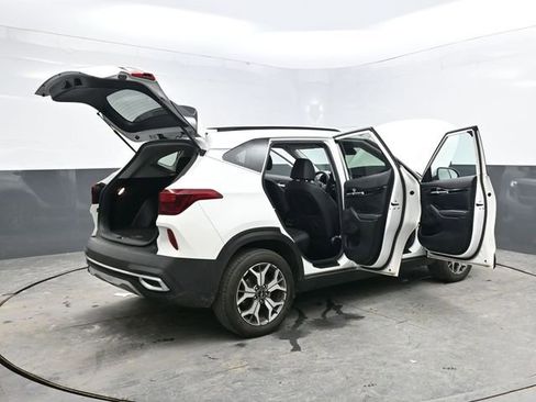 Used 2022 Kia Seltos EX image 51