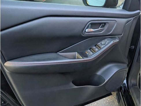 Certified 2025 Nissan Rogue SV image 14