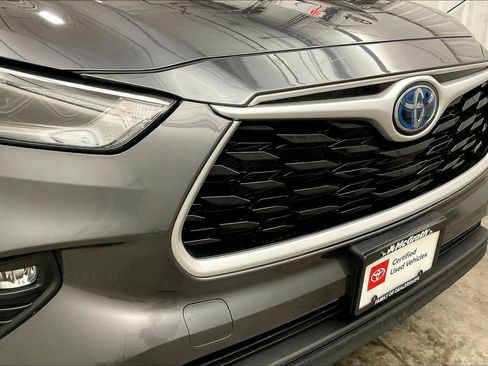 Used 2021 Toyota Highlander XLE image 31