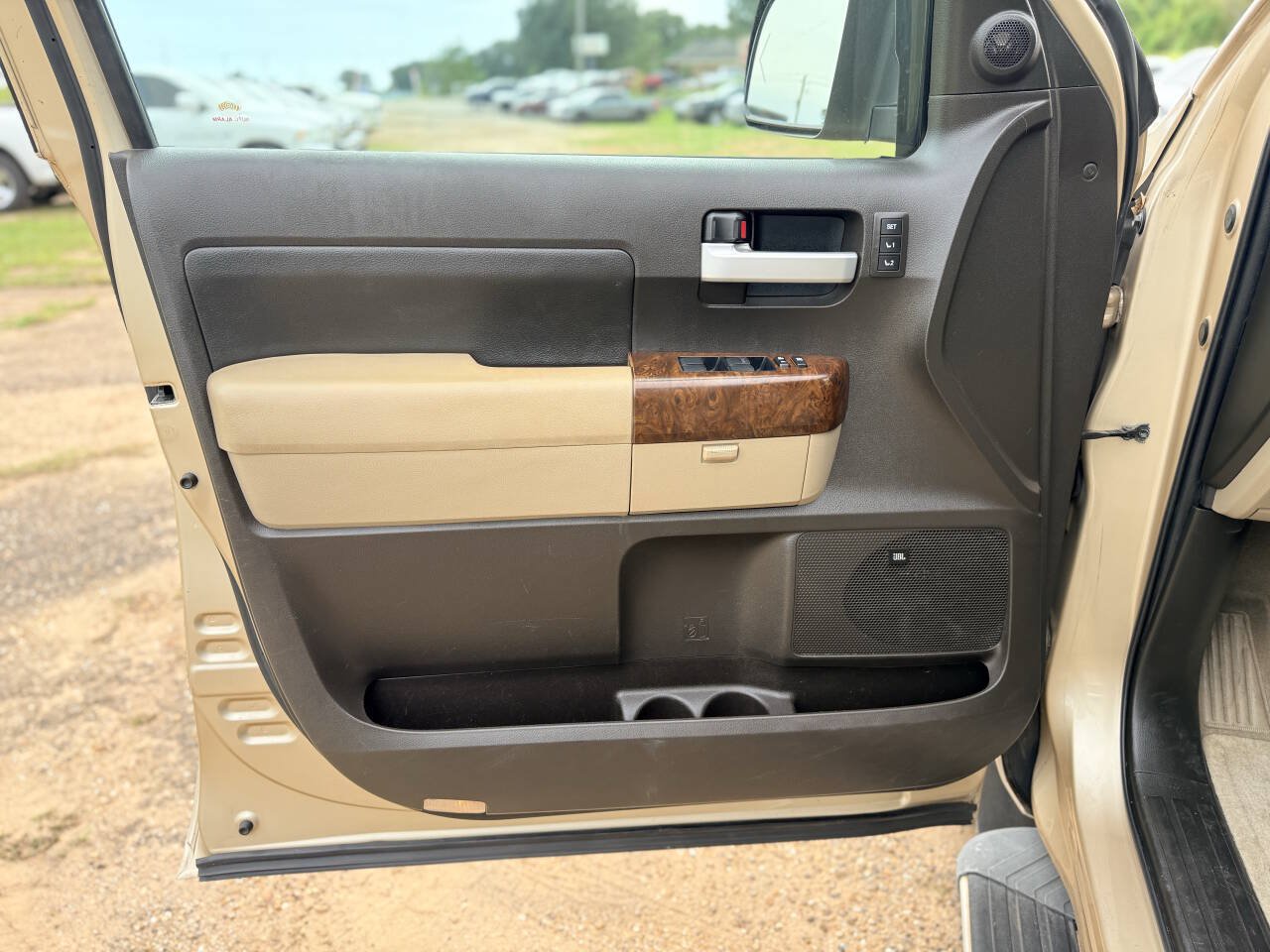 Used 2010 Toyota Tundra Limited RWD image 28