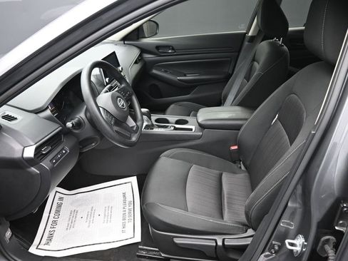 Used 2025 Nissan Altima 2.5 S image 11