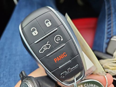 Used 2023 Alfa Romeo Giulia Veloce image 28