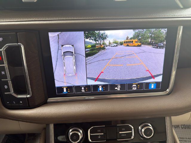 Used 2021 GMC Yukon Denali w/ Denali Premium Package AWD/4WD image 23