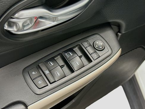 Used 2017 Jeep Cherokee Latitude w/ True North Edition AWD/4WD image 15