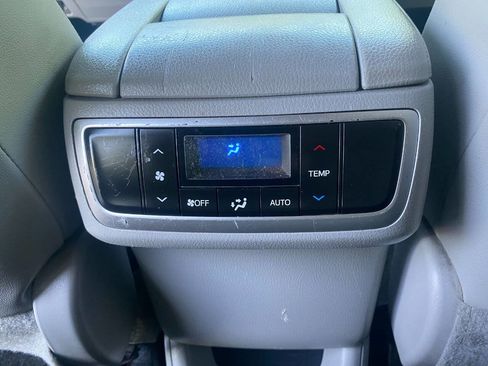 Used 2019 Toyota Highlander Plus FWD image 36