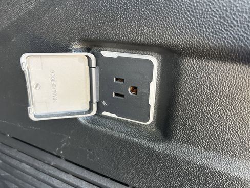 Used 2023 Chevrolet Tahoe LT image 25