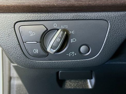 Used 2023 Audi Q5 2.0T Premium w/ Convenience Package image 11