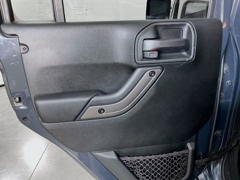 Used 2018 Jeep Wrangler Unlimited Sahara AWD/4WD image 28