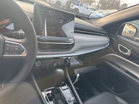 New 2026 Jeep Compass Limited image 24