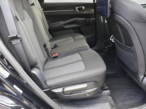 Used 2025 Kia Sorento LX FWD image 25