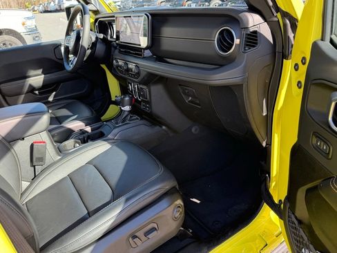 Used 2024 Jeep Wrangler Unlimited Sahara w/ Technology Group image 18