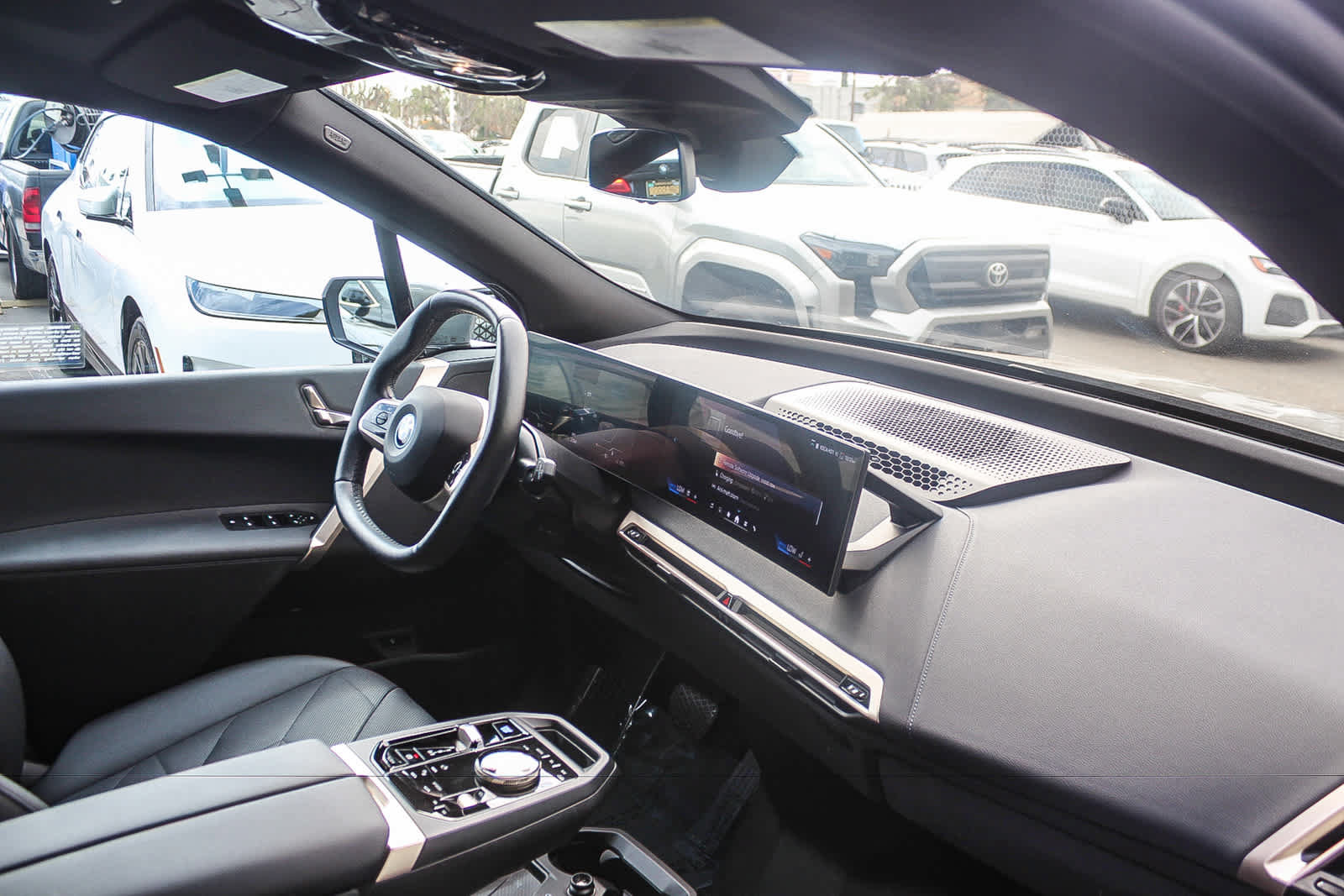 Used 2024 BMW iX xDrive50 w/ Sport Package AWD/4WD image 15