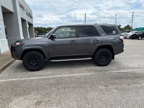 Used 2018 Toyota 4Runner SR5 Premium RWD image 1