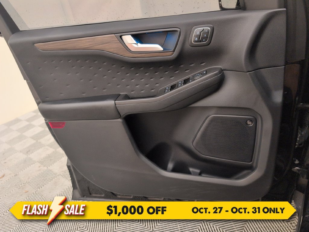 Certified 2020 Ford Escape Titanium AWD/4WD image 34