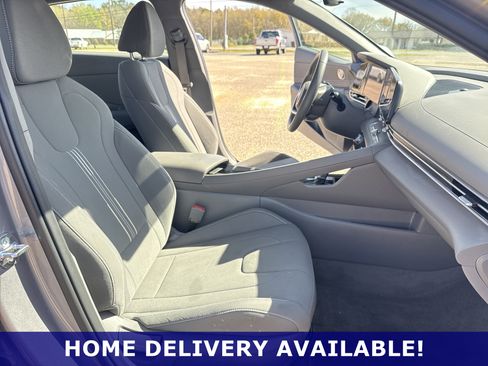 Used 2025 Hyundai Elantra SEL FWD image 10