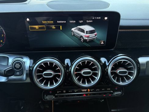 Used 2020 Mercedes-Benz GLB 250 image 32