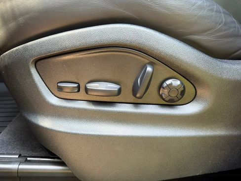 Certified 2025 Porsche Cayenne GTS AWD/4WD image 6