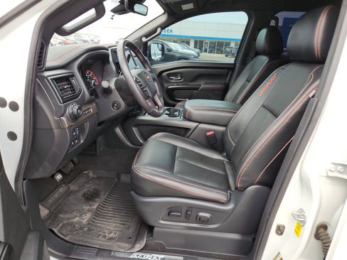 Used 2024 Nissan Titan PRO-4X w/ Pro-4x Convenience Package image 12