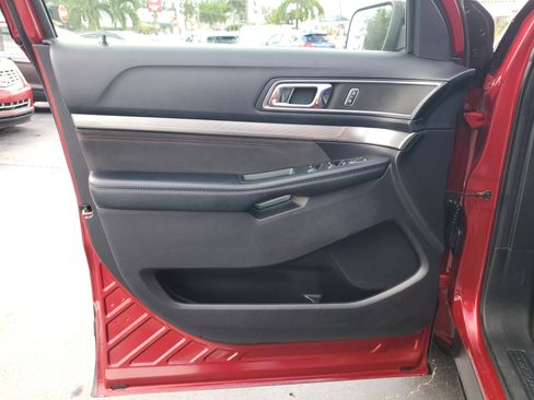 Used 2018 Ford Explorer XLT w/ Equipment Group 202A image 13