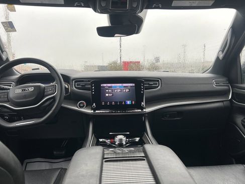 Used 2023 Jeep Wagoneer L Series II image 14