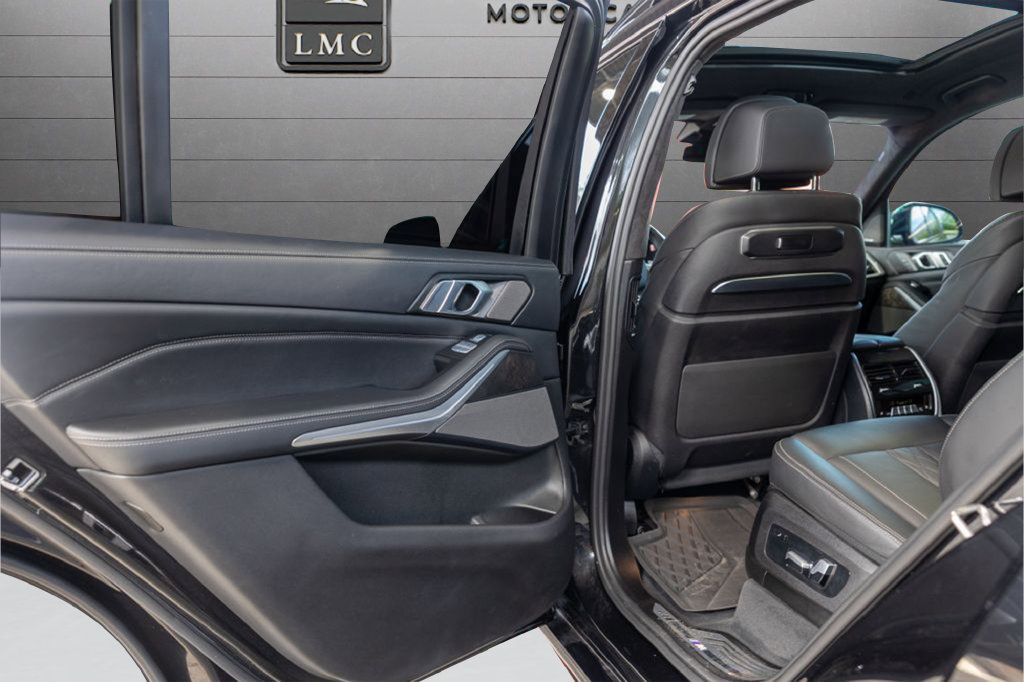 Used 2023 BMW X7 xDrive40i w/ M Sport Package AWD/4WD image 45