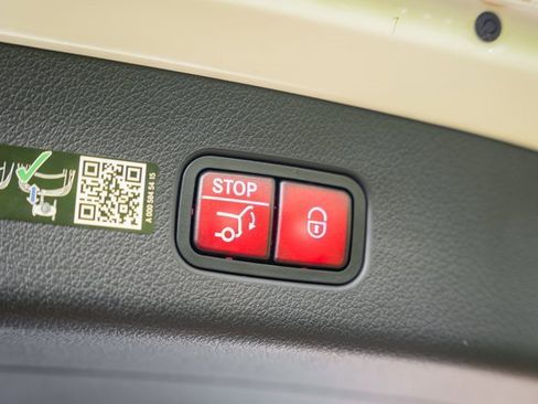 New 2025 Mercedes-Benz GLC 350e 4MATIC image 10