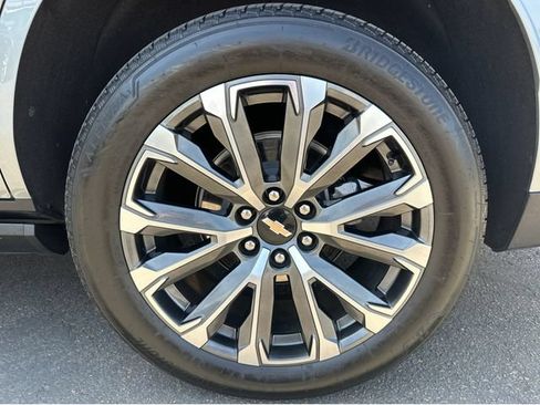 Certified 2025 Chevrolet Tahoe High Country AWD/4WD image 17