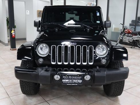 Used 2016 Jeep Wrangler Unlimited Sahara w/ Connectivity Group AWD/4WD image 8
