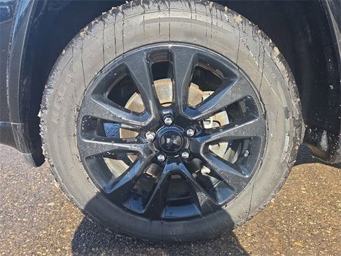 Used 2019 Jeep Grand Cherokee Altitude image 15