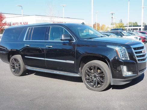Used 2019 Cadillac Escalade ESV Premium Luxury image 3