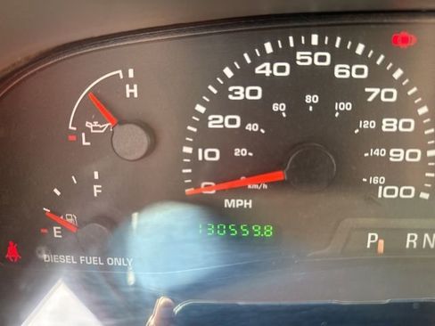 Used 2004 Ford F250 XLT image 2