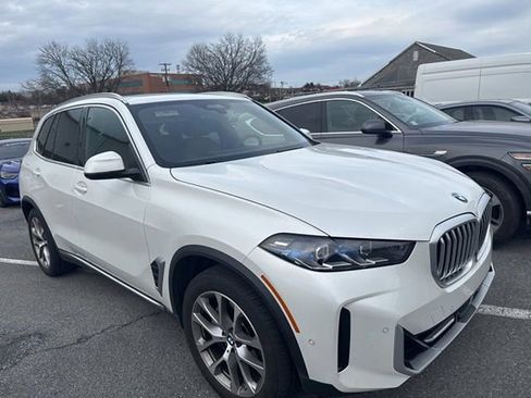 Used 2024 BMW X5 xDrive40i w/ Premium Package image 4