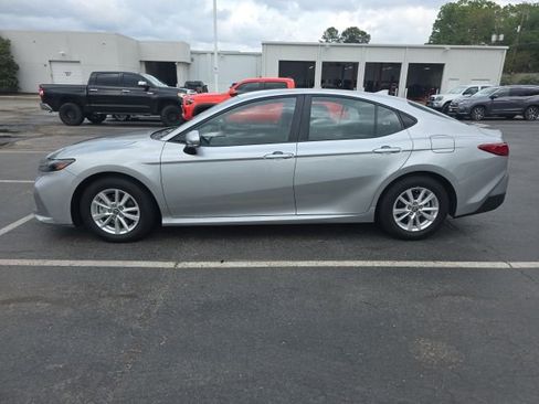 Used 2025 Toyota Camry LE FWD image 4
