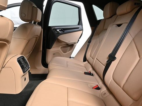 Certified 2026 Porsche Macan image 16