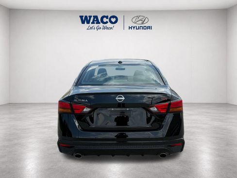 Used 2024 Nissan Altima 2.5 SR w/ SR Premium Package FWD image 9