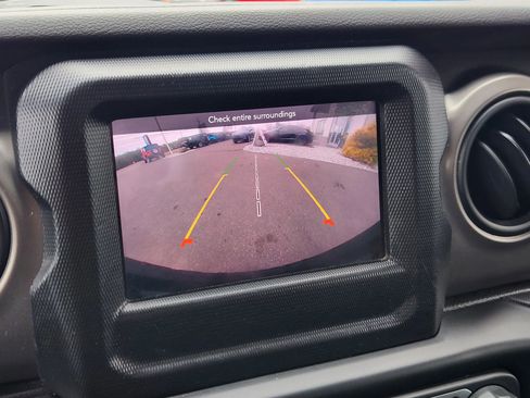 Used 2020 Jeep Wrangler Sport AWD/4WD image 32