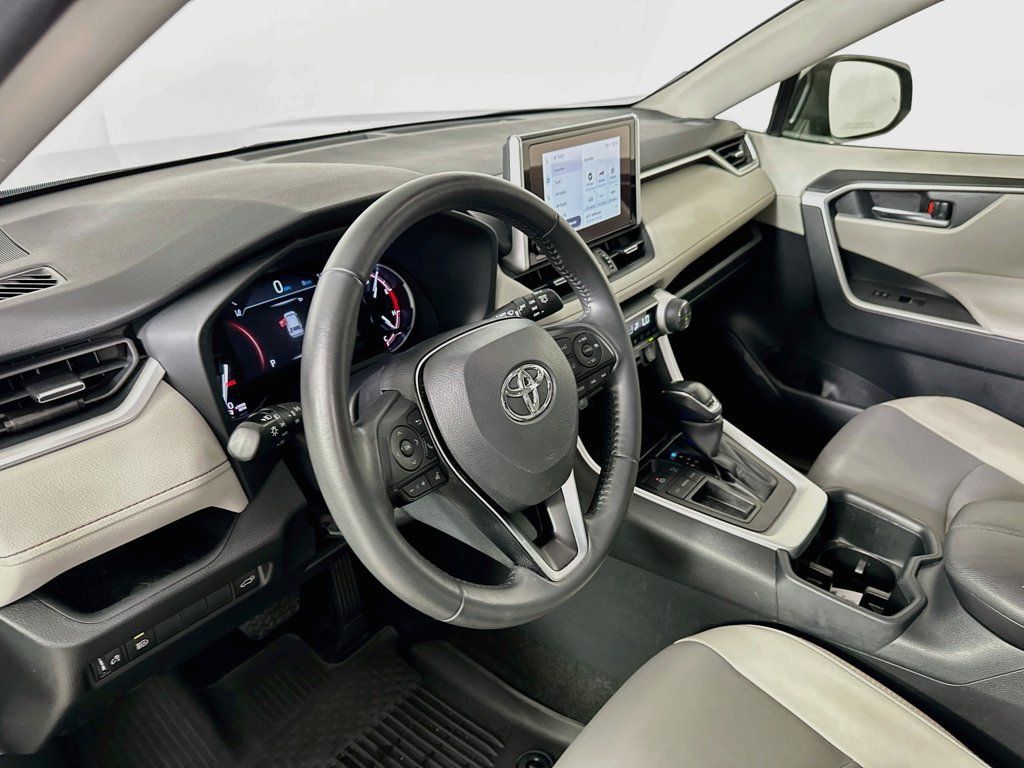 Used 2023 Toyota RAV4 XLE Premium FWD image 9
