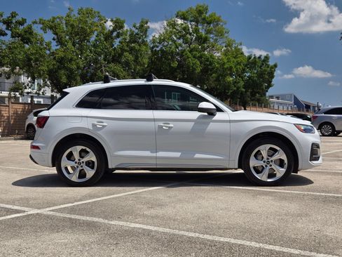 Used 2021 Audi Q5 2.0T Premium Plus w/ Premium Plus Package AWD/4WD image 2