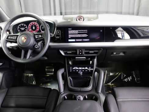 Certified 2024 Porsche Cayenne S image 23