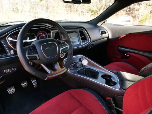 Used 2015 Dodge Challenger SRT Hellcat image 7