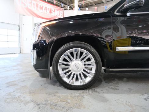 Used 2017 Cadillac Escalade ESV Platinum image 5