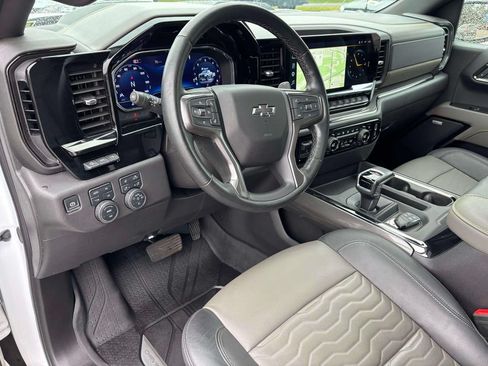 Used 2025 Chevrolet Silverado 1500 ZR2 w/ Technology Package AWD/4WD image 7