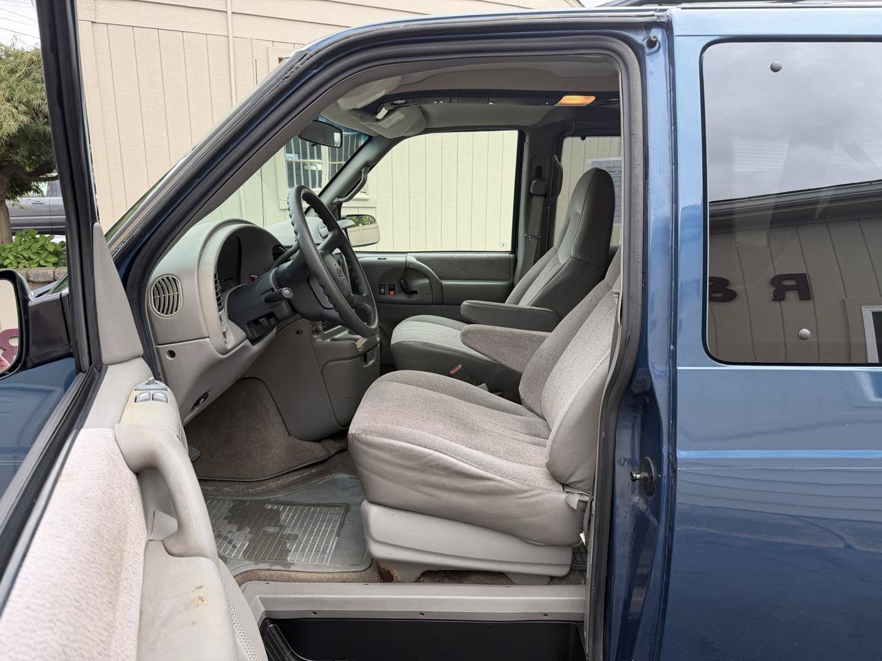 Used 2003 Chevrolet Astro Passenger AWD w/ LS Preferred Equipment Group image 15