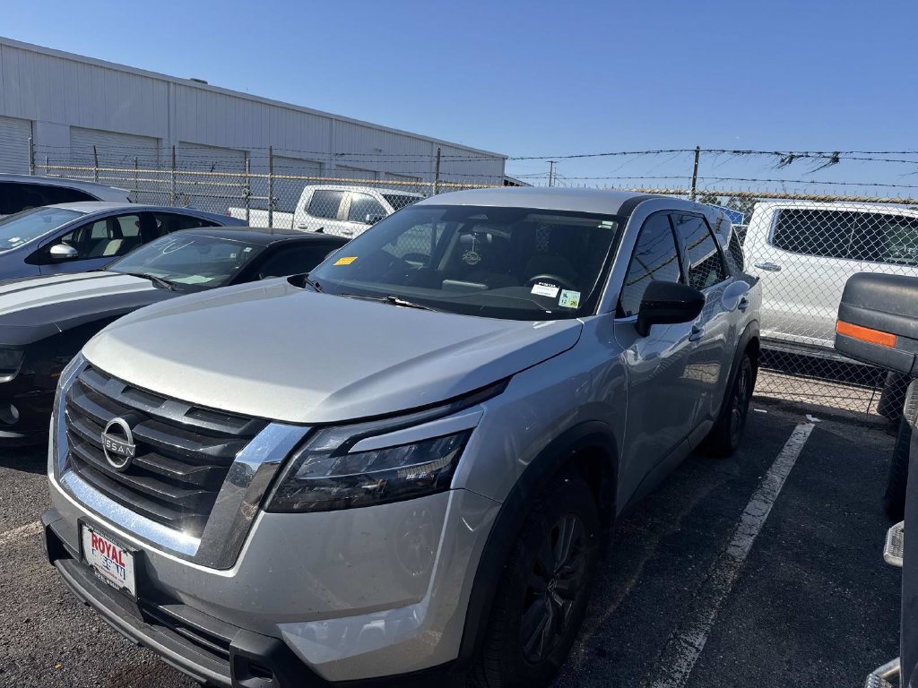 Used 2024 Nissan Pathfinder S FWD image 6