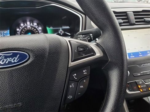 Used 2020 Ford Fusion SE image 13