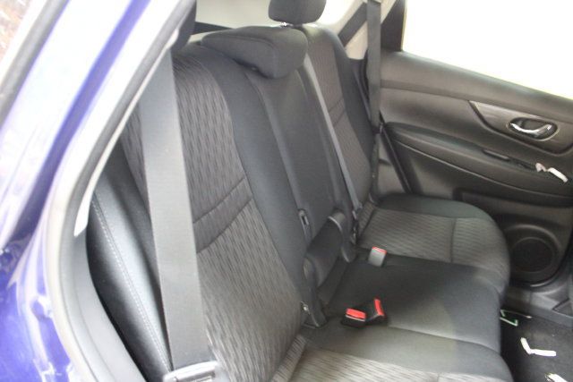 Used 2017 Nissan Rogue SV FWD image 9