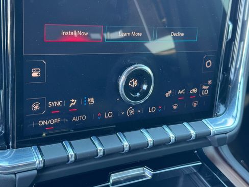 Used 2025 GMC Yukon XL Denali image 27