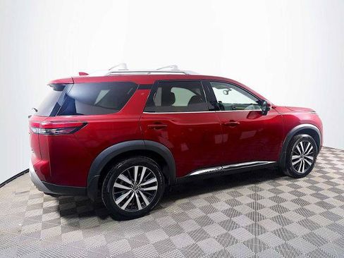 Certified 2022 Nissan Pathfinder Platinum w/ Cargo Package AWD/4WD image 4