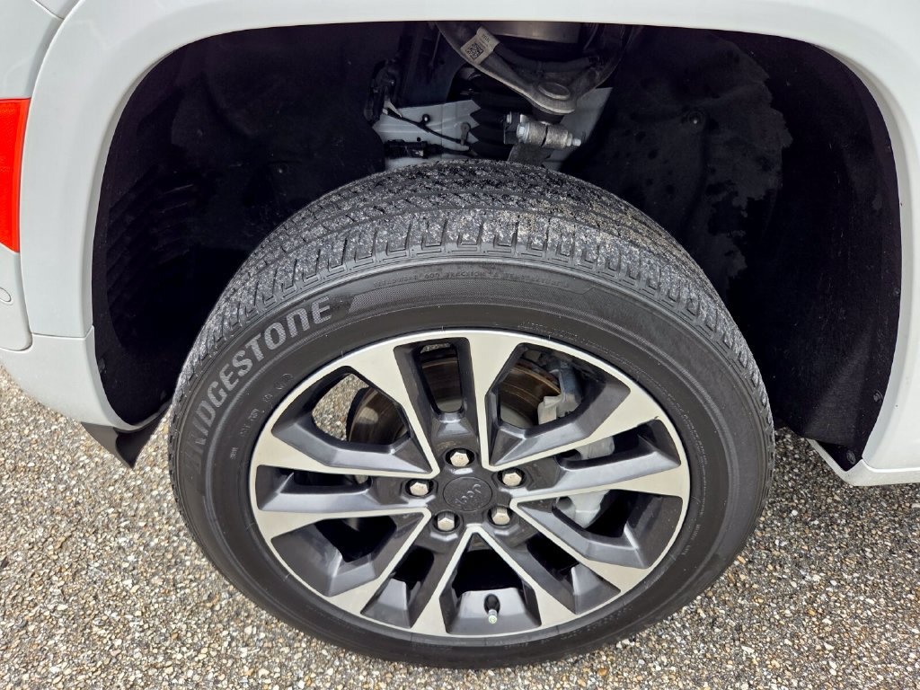 Used 2023 Jeep Grand Cherokee Overland AWD/4WD image 18