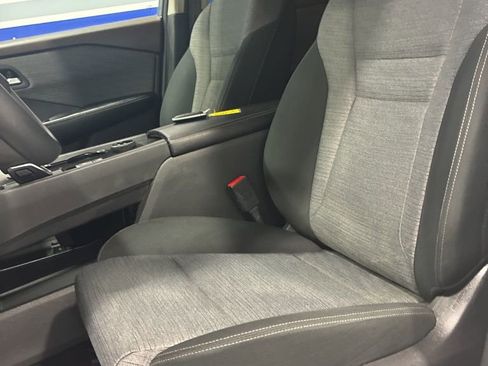 Used 2023 Nissan Rogue SV image 12